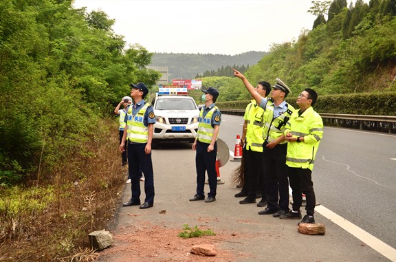 防震减灾 警钟长鸣 ——广南高速开展防震减灾应急抢险实战演练(图2)