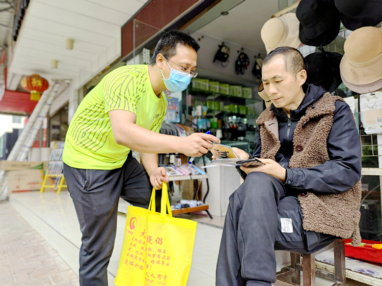 广南高速开展“守护公路安全 争当服务先锋”主题宣传活动2.jpg