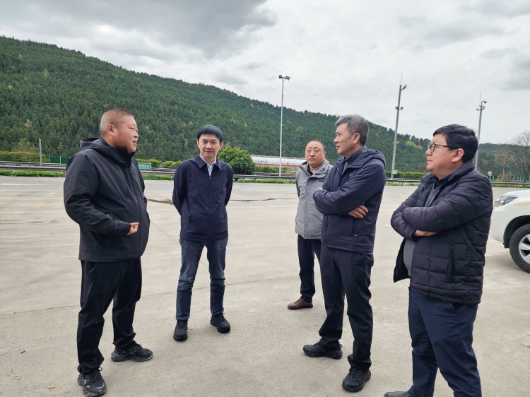 广南公司党委书记、董事长梁平调研督导元坝停车区改扩建工作